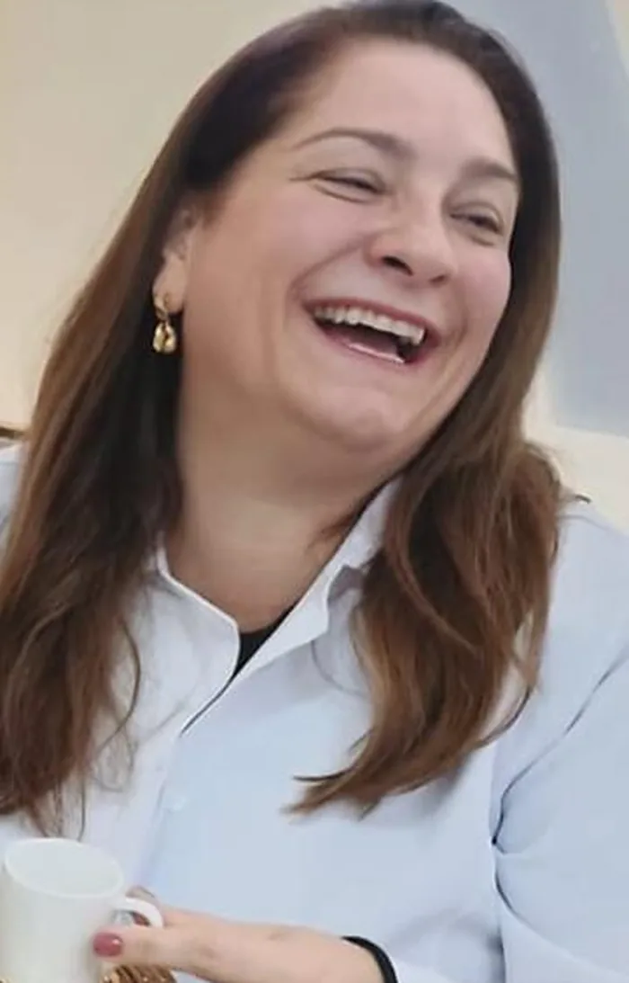 Dra. Mariana Pizzol, cirurgiã-dentista